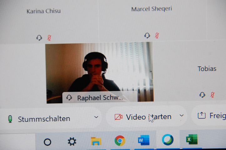 JETZT WIRD ES HEISS FÜR UNSERE BÖRSENSPIELER*INNEN . . .