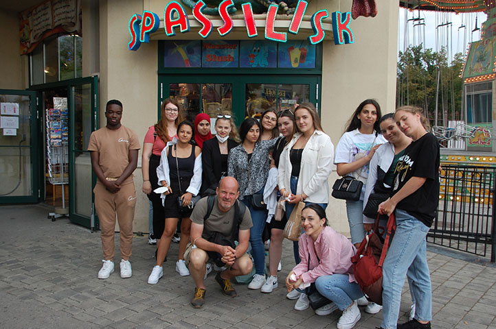 OBDACHLOSIGKEIT, KUNST UND EIN BISSCHEN MEHR