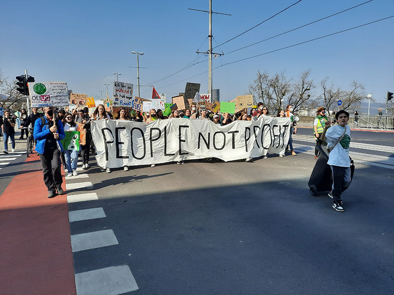 „PEOPLE NOT PROFIT“
